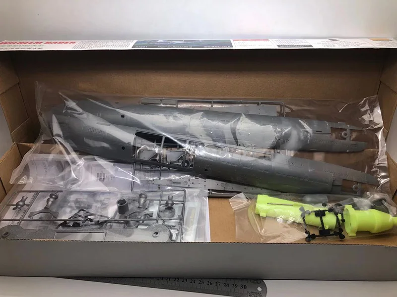 1/144 WWII German U Submarine  - Model Kit Battleship recension och pris